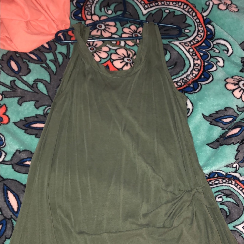 green tank top!
